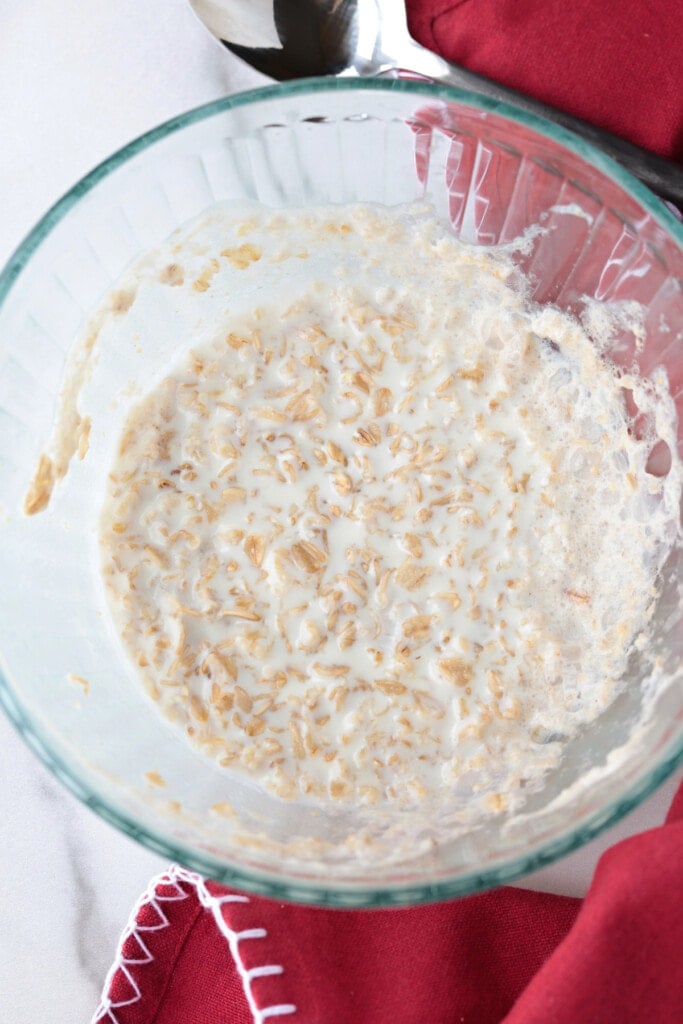 cooked oats in clear bowl