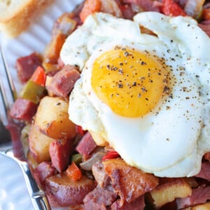 sunny side up egg on corned beef hash