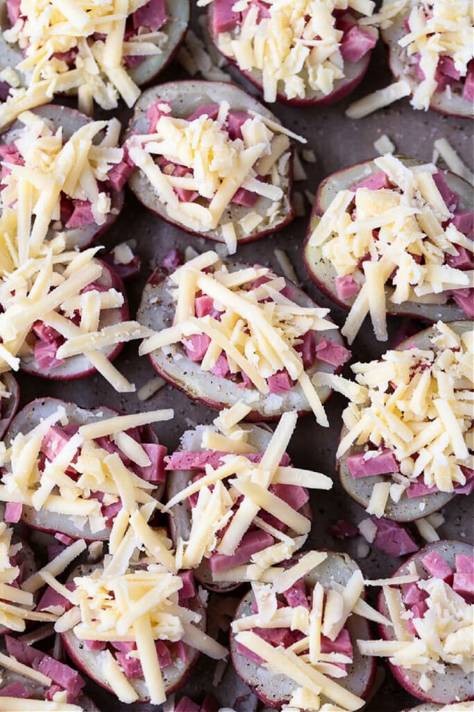 Corned Beef Stuffed Potatoes are a tasty way to use leftover corned beef! Tender baby potatoes stuffed with corned beef and cheddar cheese! potatoes stuffed with corned beef and cheese